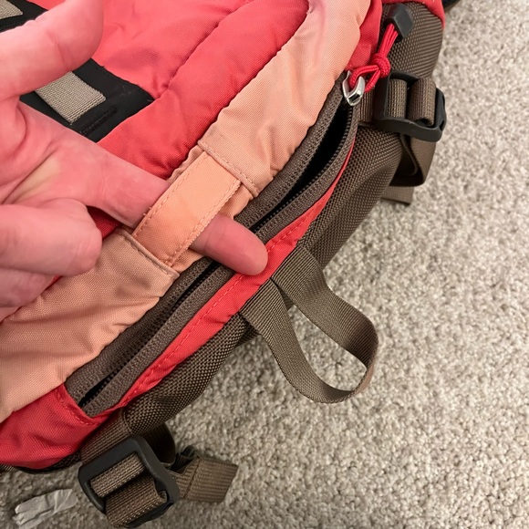 The North Face Surge 31l Women’s Backpack - Picture 7 of 7